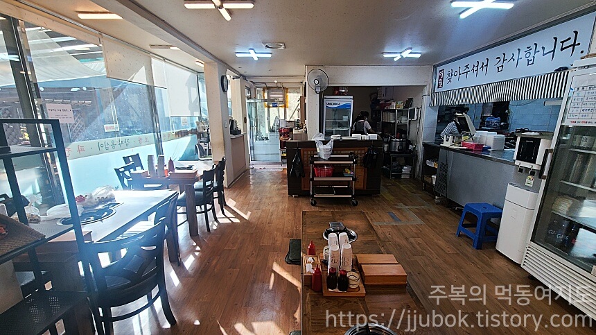 영월-옹심이칼국수-내부-분위기