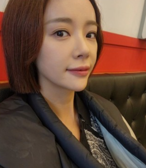 황정음 이영돈 이혼소송중 인스타그램에 올라온 셀프사진
