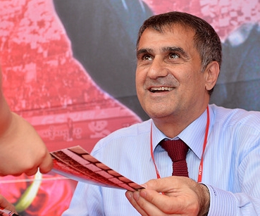 귀네슈 감독 프로필 나이 국적 연봉 감독 경력