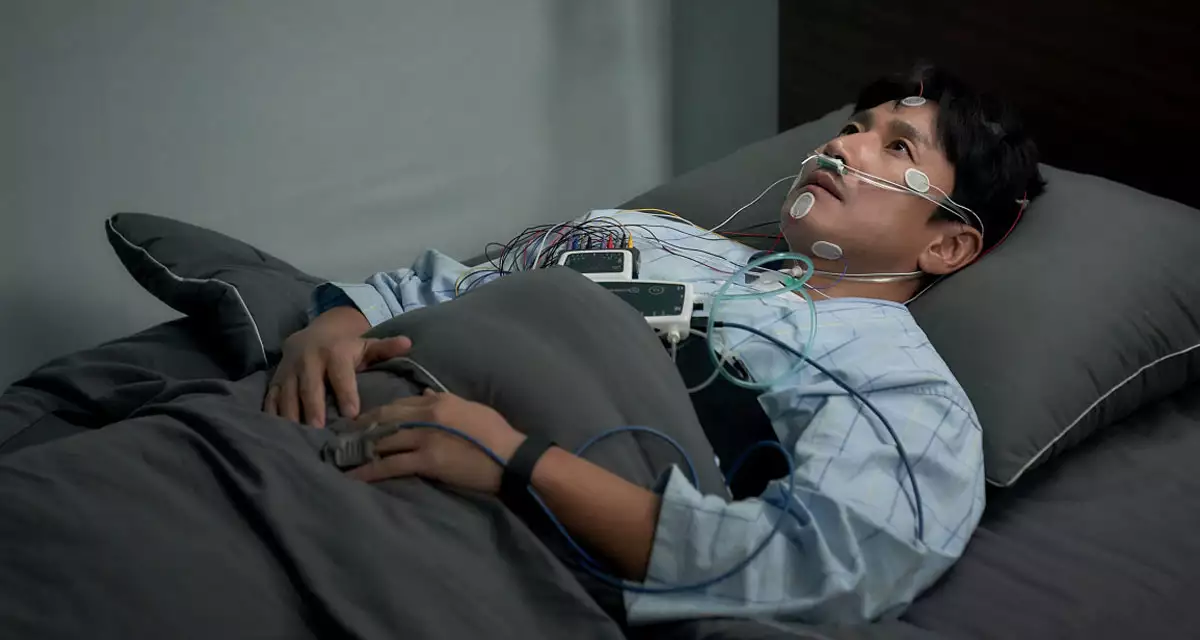 영화 잠-치료받는 현수