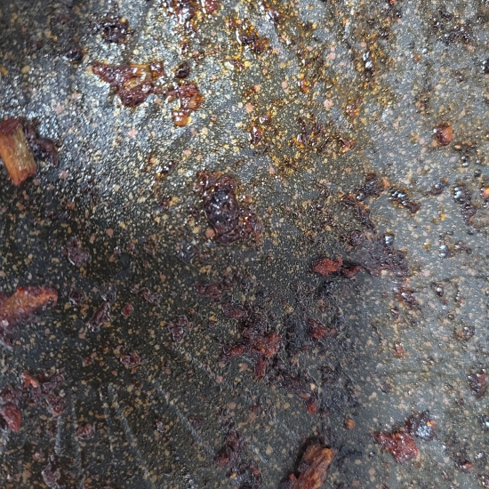 설거지하기 어려운 삼겹살과 김치 구워먹은 불판