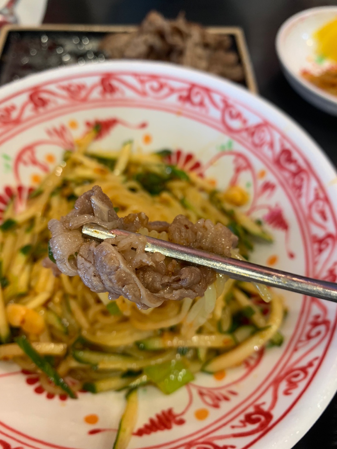 춘향미엔 왕십리점 비빔면과 차돌 한접시