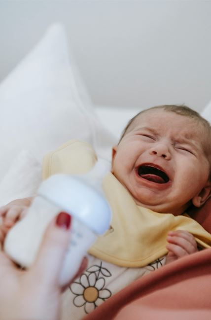 갑자기 많이 우는 아기 사진