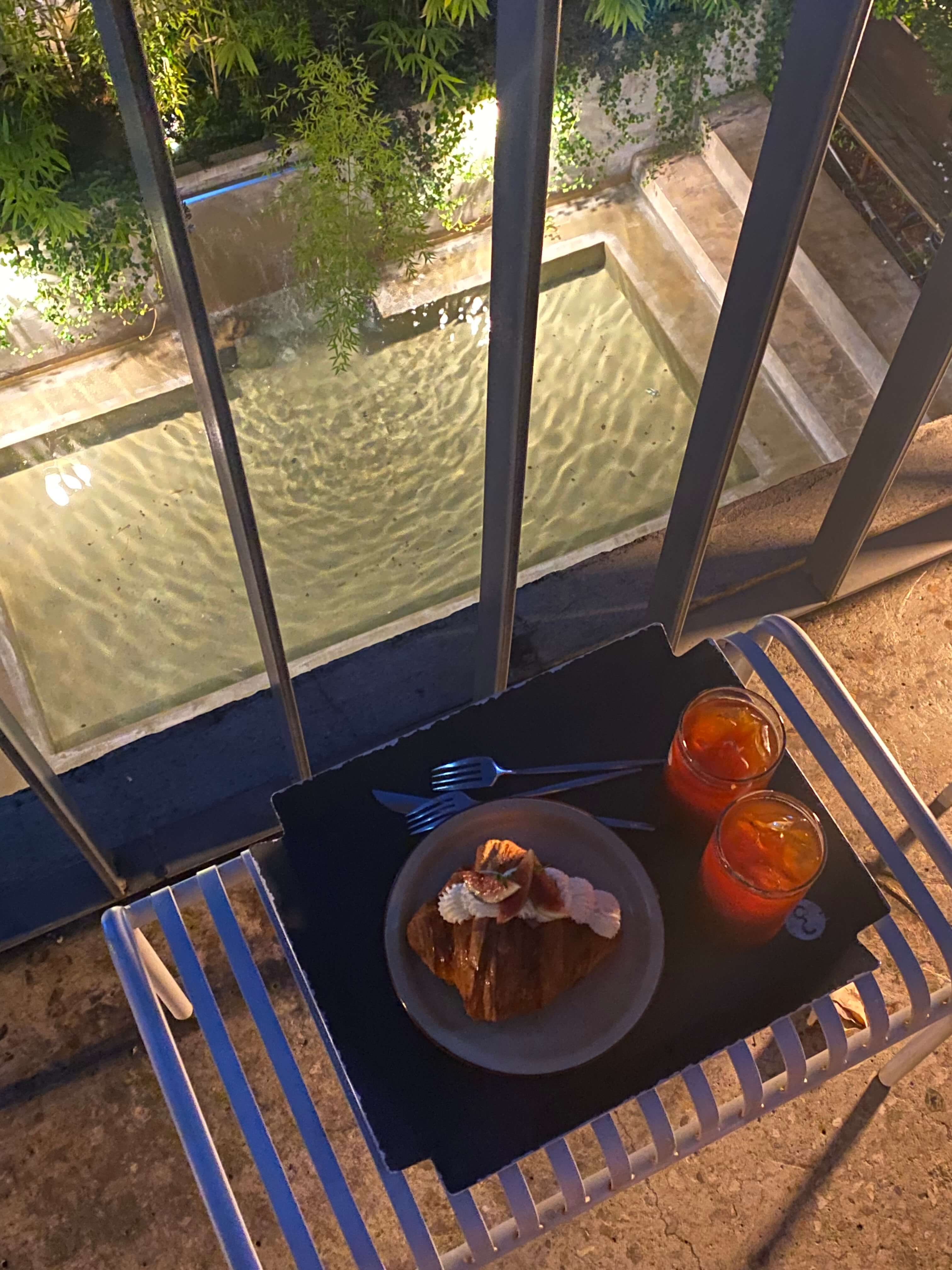 무화과-크로와상-커피