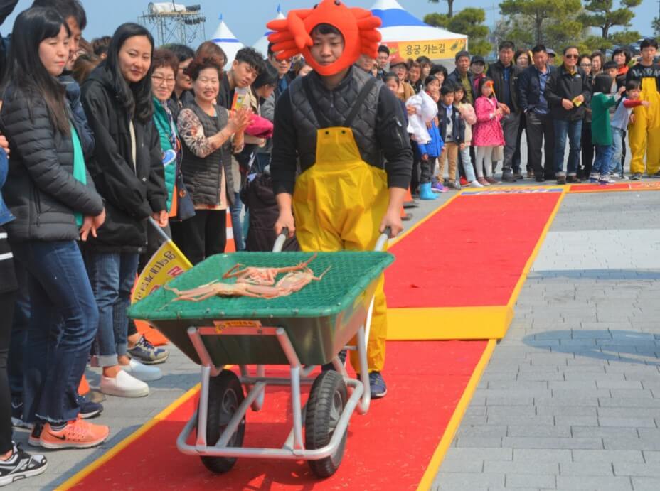 영덕대게축제 오프라인 정보, 해파랑공원, 온라인 프로그램과 오프라인 프로그램으로 진행합니다.