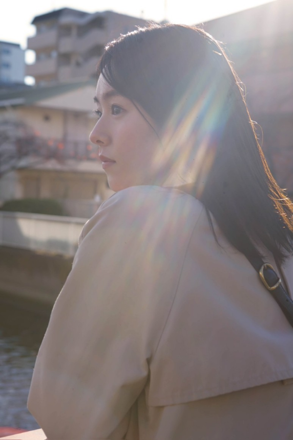 카라타 에리카, 쪽으로 흐르는(の方へ、流れる) 스틸컷 7