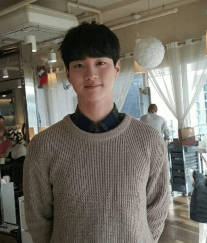 장동윤 모래에도 꽃이핀다 김백두 프로필