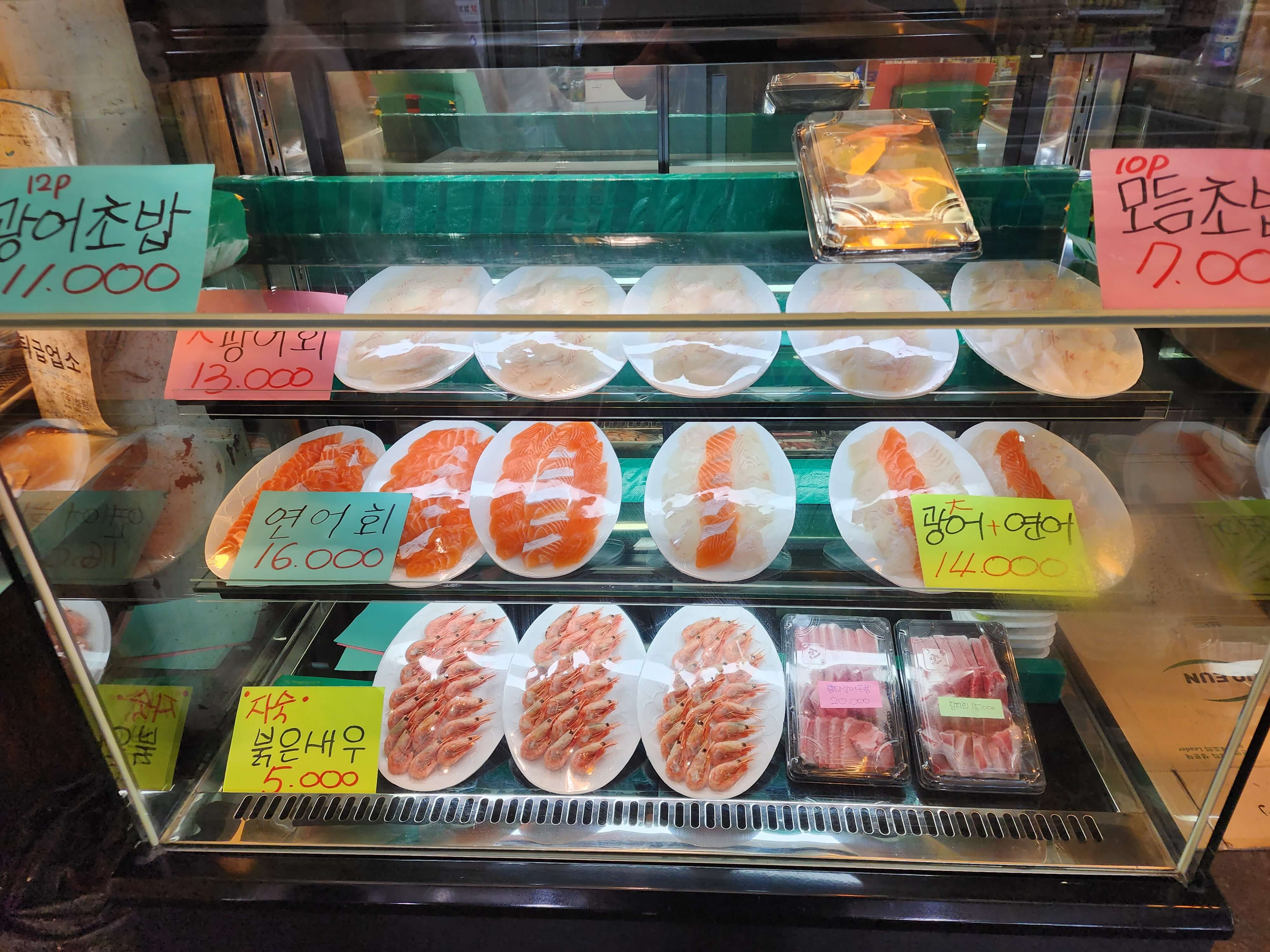 굿참치초밥 진열대 광어회 연어회 자숙 붉은새우