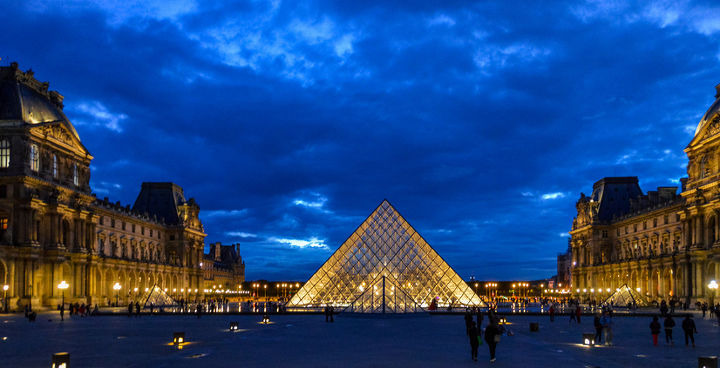 밤샘 문화재 탐방: 세계 박물관과 미술관의 야간 프로그램