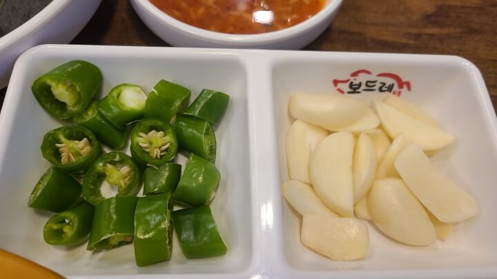 보드레족-밑반찬-고추마늘