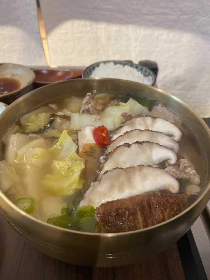 종로 한옥 속 일본 감성, 익선동 기생 우동의 특별한 매력