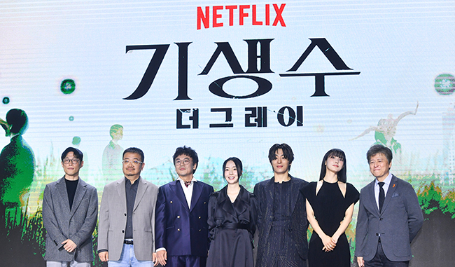 5명의 주연배우들의 명연기와 감독, 작가