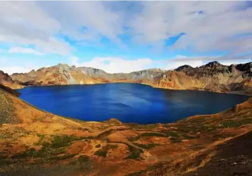 가을-백두산-서파-코스-정상의-황금빛-초원과-깊고-푸른-천지