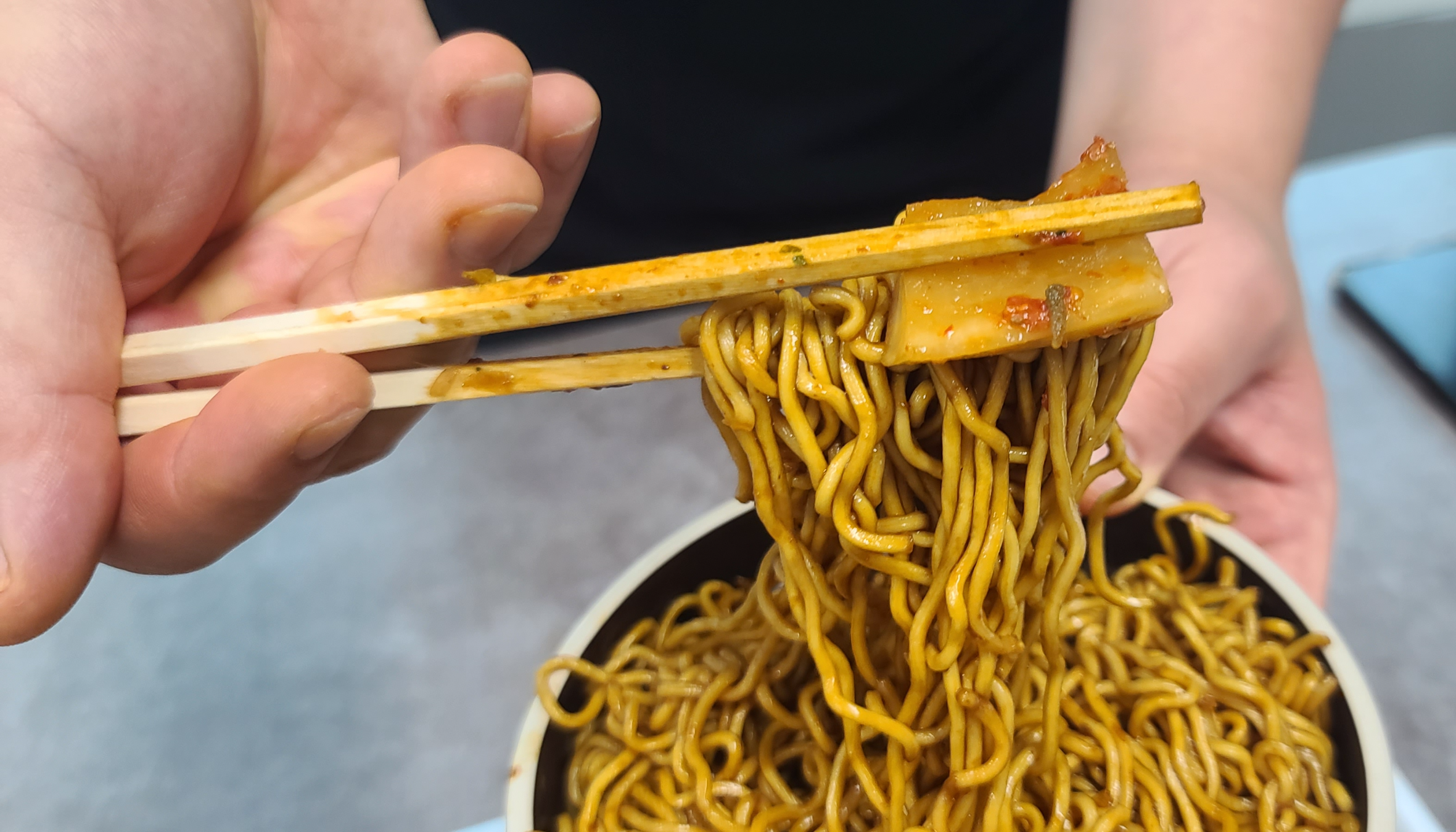 공간춘 쟁반짬짜면 공화춘짜장 간짬뽕 조리방법 내용물 구성품 조리시작 대왕라면 볶음간짬뽕소스 별첨스프 비비기 폭풍먹방 총각김치