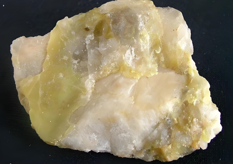 앰블리고나이트(Amblygonite)