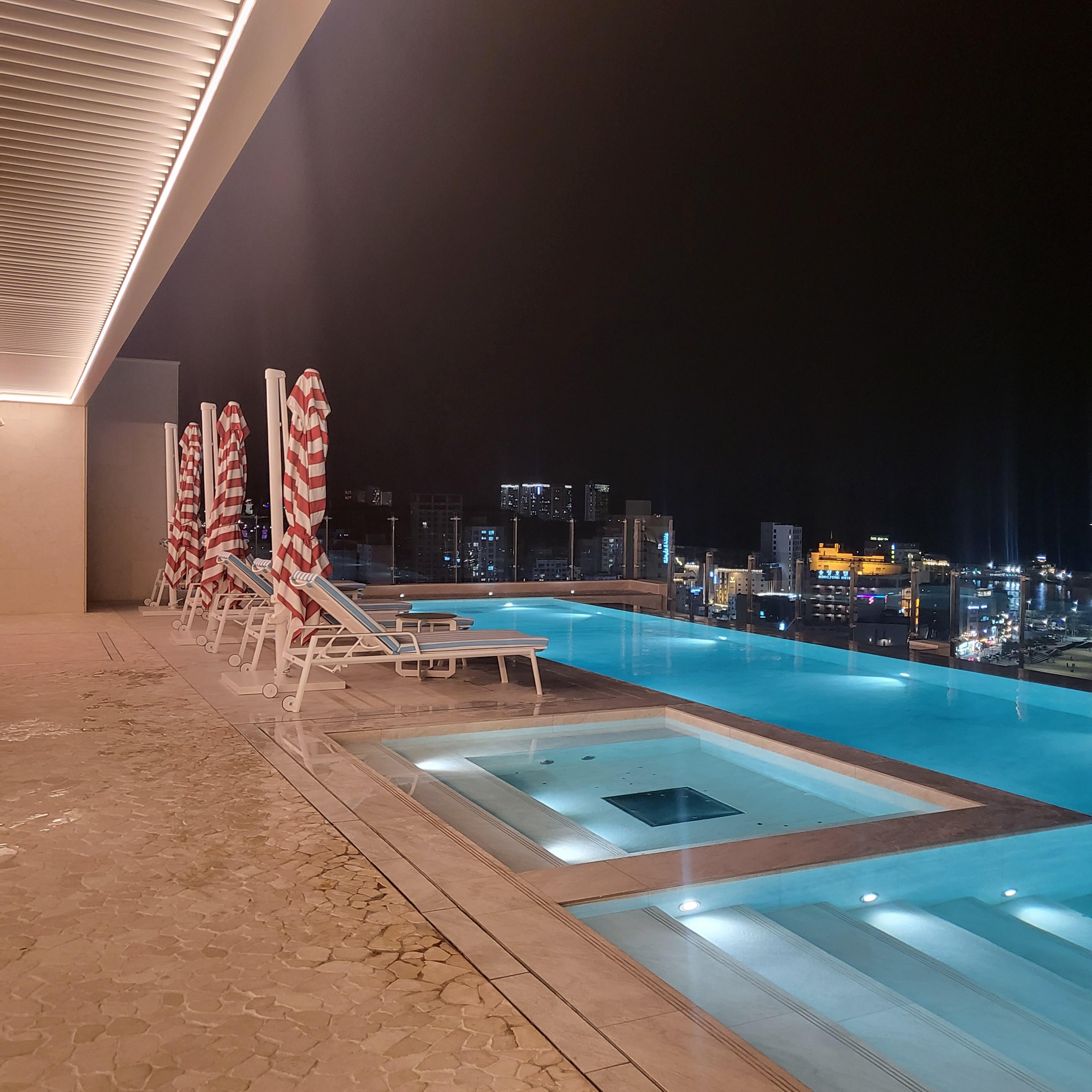 더쿨리스트호텔 인피니티 풀