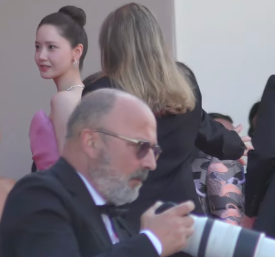 불편해 보이는 윤아