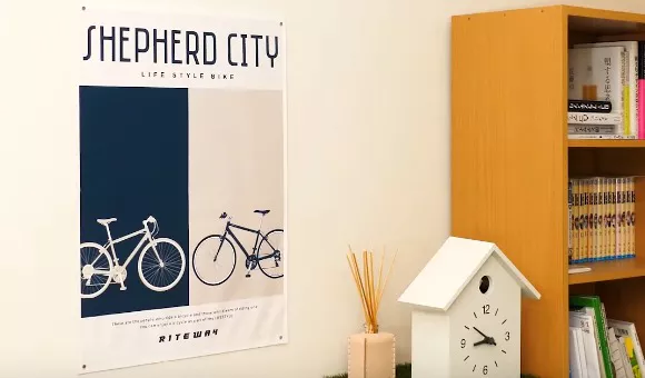 자석을 이용하여 포스터로 벽 꾸미기