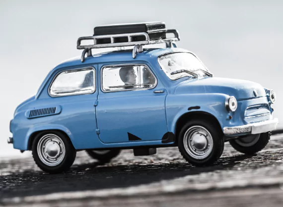 하늘색 차량 사진