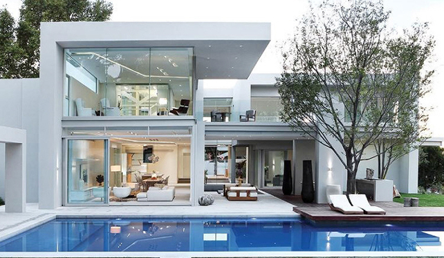 흰색-고급-전원주택-수영장