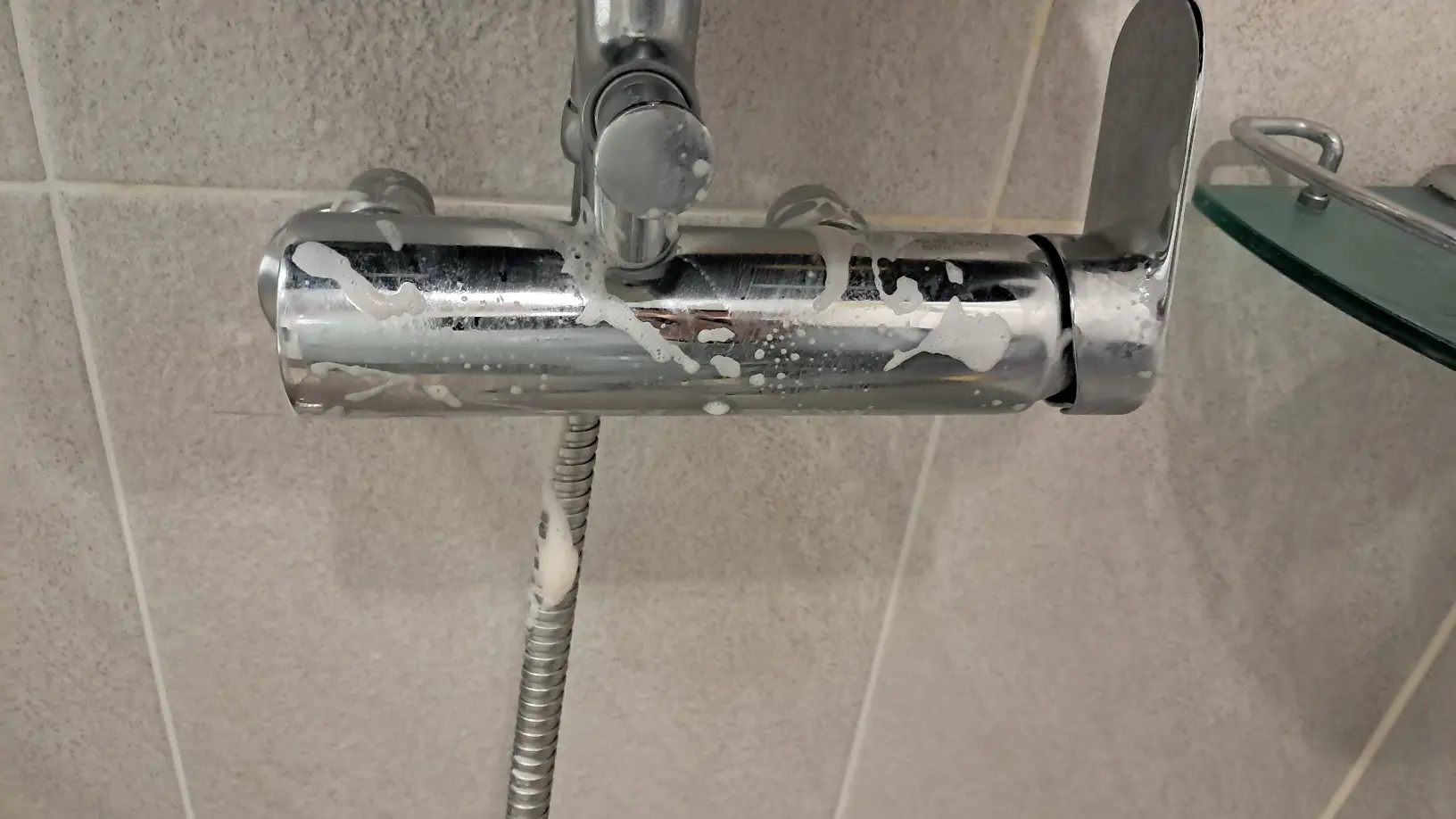 아스토니쉬-샤워기-청소