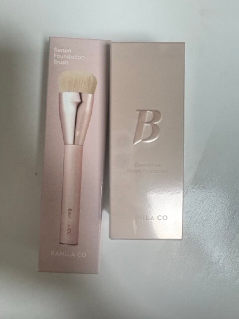 파운데이션과 브러쉬