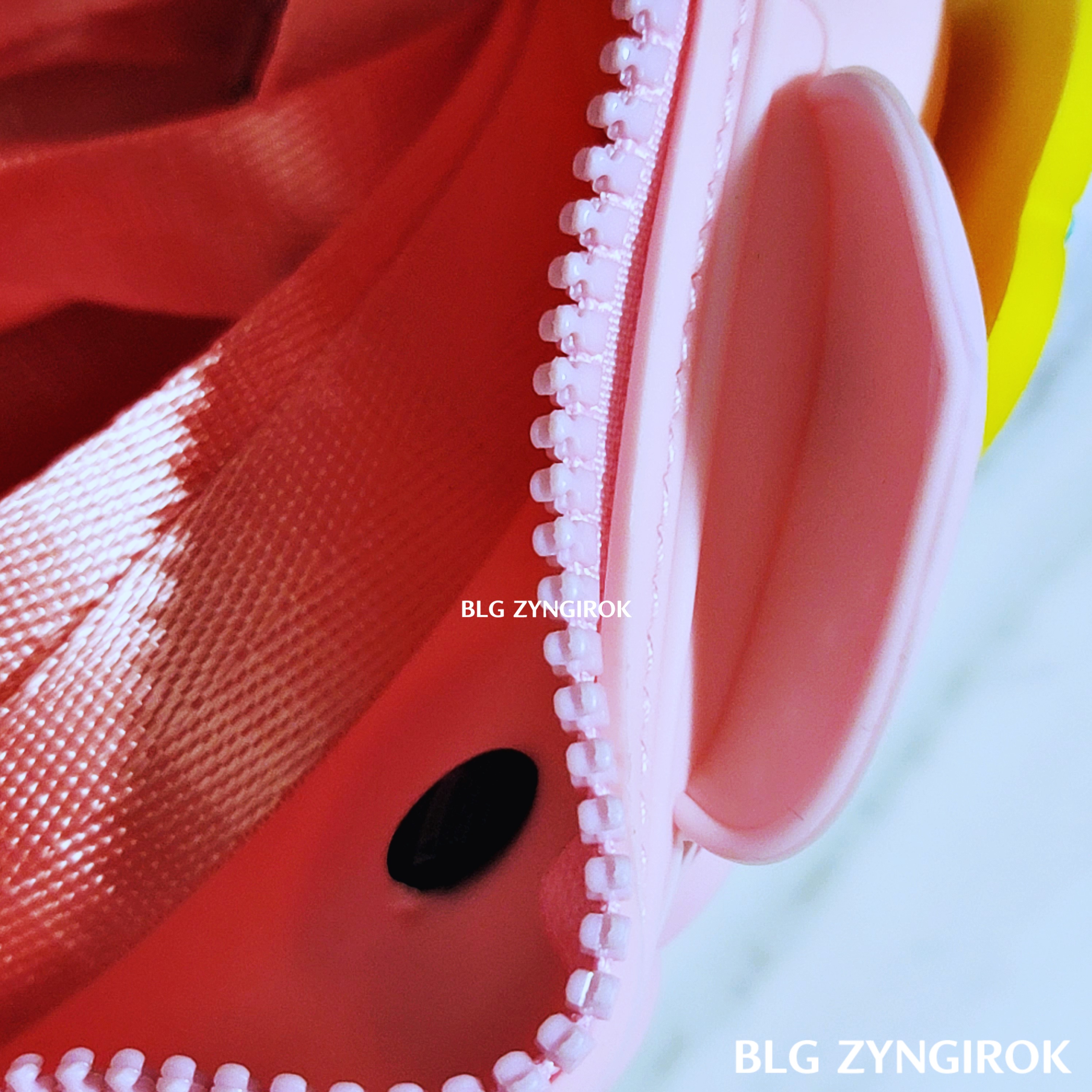 내부에서 티니톡이 부탁된 모습이다.