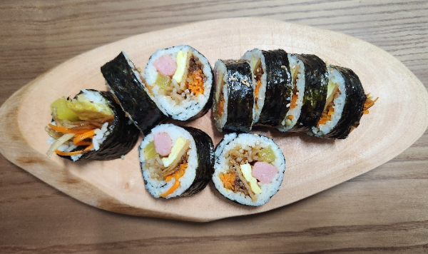 완성된 간장 일미 김밥