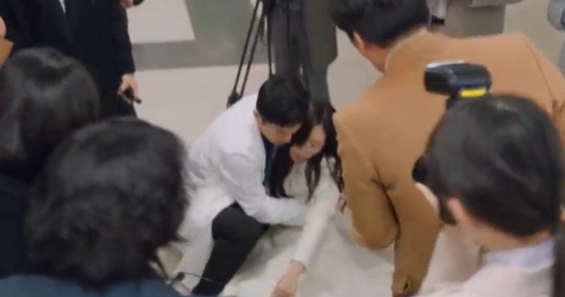 주인공-쓰러지는 장면