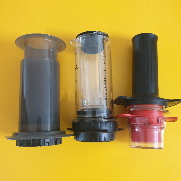 에어로프레스, 델터 프레스, 카플라노 컴프레소: 여행 중 가장 적합한 커피 추출 도구