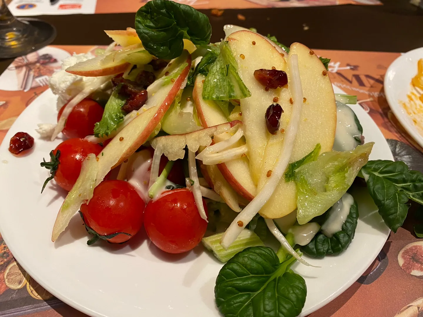 샐러드-방울토마토-사과