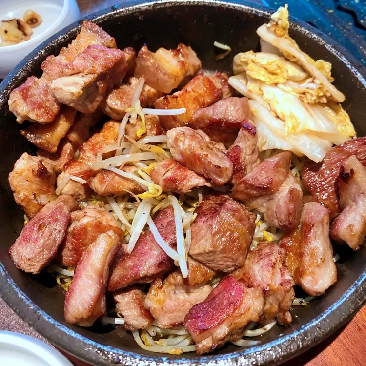 돈 잘버는 젊은사장 소주 맥주 없는 특급 그릴링 돼지 고깃집 숙성 돼지고기 그릴바 뼈등심 근고기 한남동 한남오거리 맛집 서장훈 주우재 추천 소개