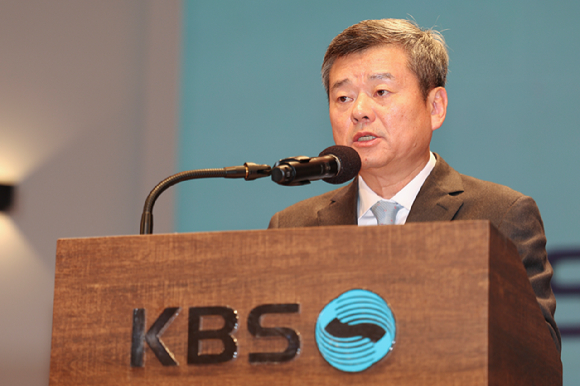 박민 KBS 신임 사장이 14일 오전 서울 영등포구 KBS 아트홀에서 열린 대국민 기자회견을 하고 있다. [사진=뉴시스]
