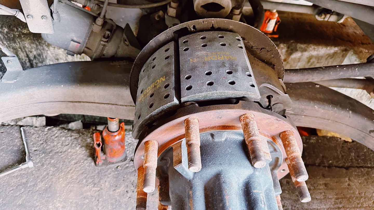 버스 브레이크 드럼 & 라이닝 교체