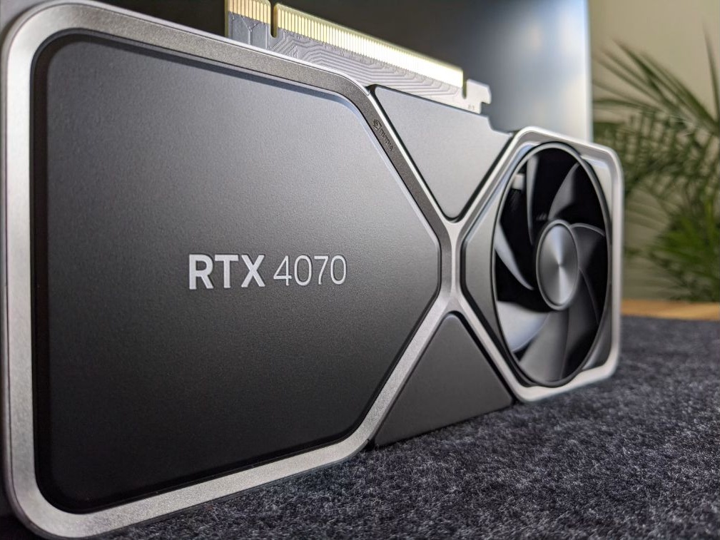 NVIDIA GeForce RTX 4070 Founders Edition 실물 사진
