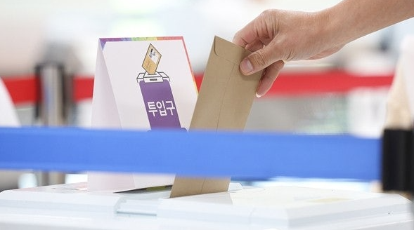 투표함에 투표 이미지