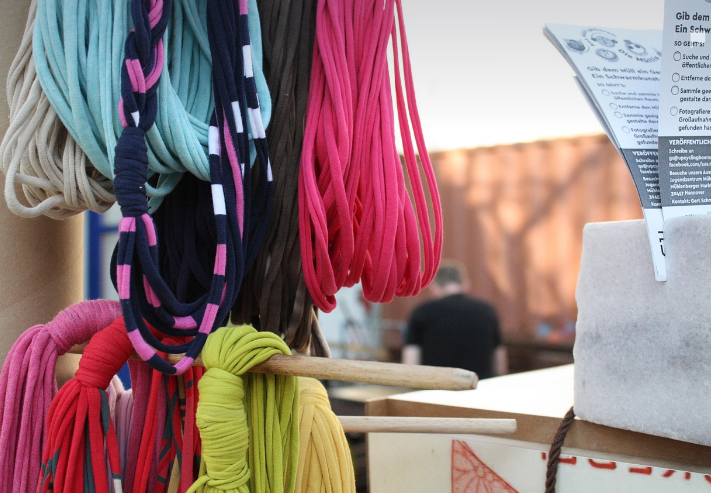 업사이클링이란? 제품 인기, 폐기물에서 탄생한 가치 관련 업사이클링 수공 이미지