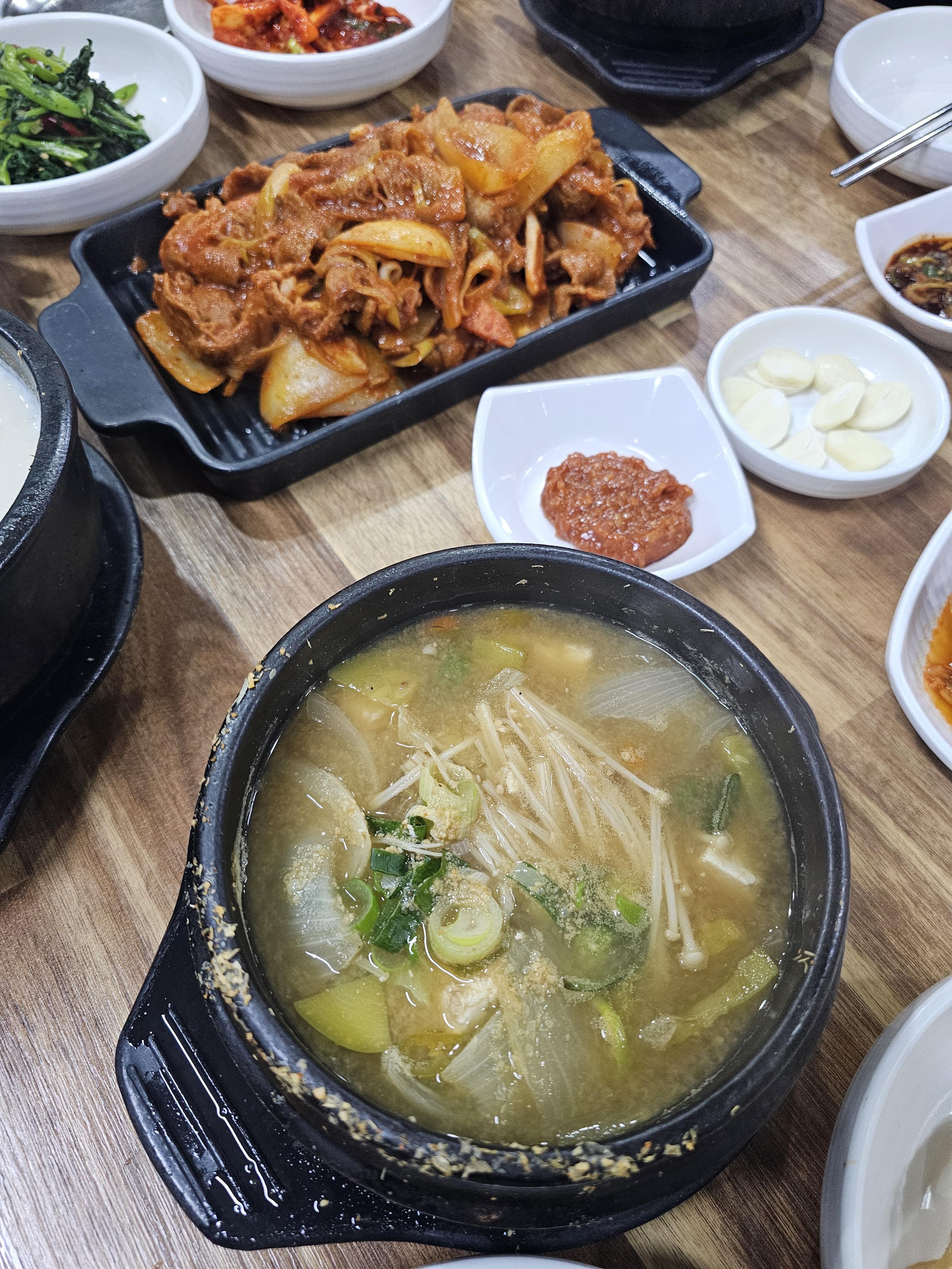 맛고을 비지찌개와 제육