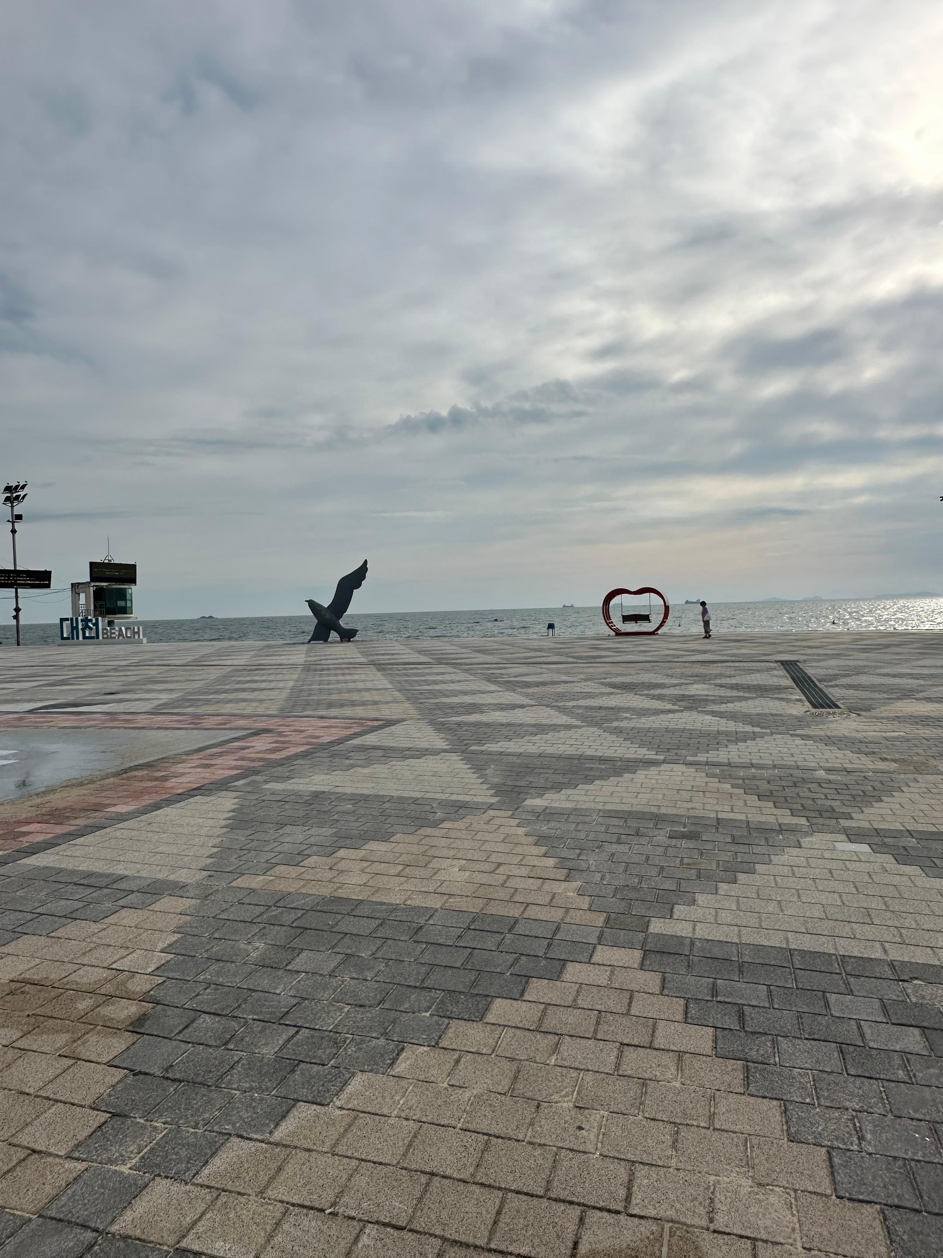 Travel Review 2: Boryeong, Daecheon, and Muchangpo in Chungnam, Korea (Family Travel Destination Recommendation, Muchangpo Beache Palace, Mudflat Experience, Sky Bike Price &amp; Duration, Daecheon Restaurants &amp; Lunch Spots, Daecheon Beach, Stunning Sunset, Closed Sanghwawon, Daecheon Port Fish Market, Useong Fisheries, Suyeonho Fisheries, Muchangpo Beache Palace, Ocean View, Lodging with Kitchen Facilities, Muchangpo Pension)