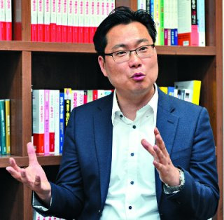 김인만 라스