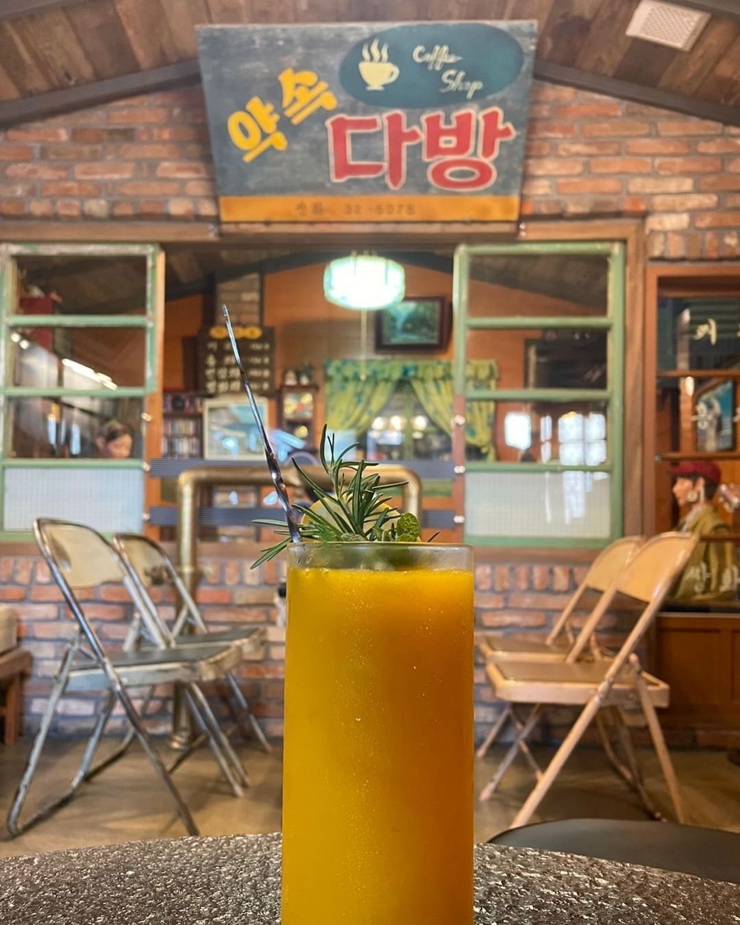 파주 헤이리 프로방스 70 80 산업사회 모티브 추억창고 레트로 감성 테마 카페 맛집 추천