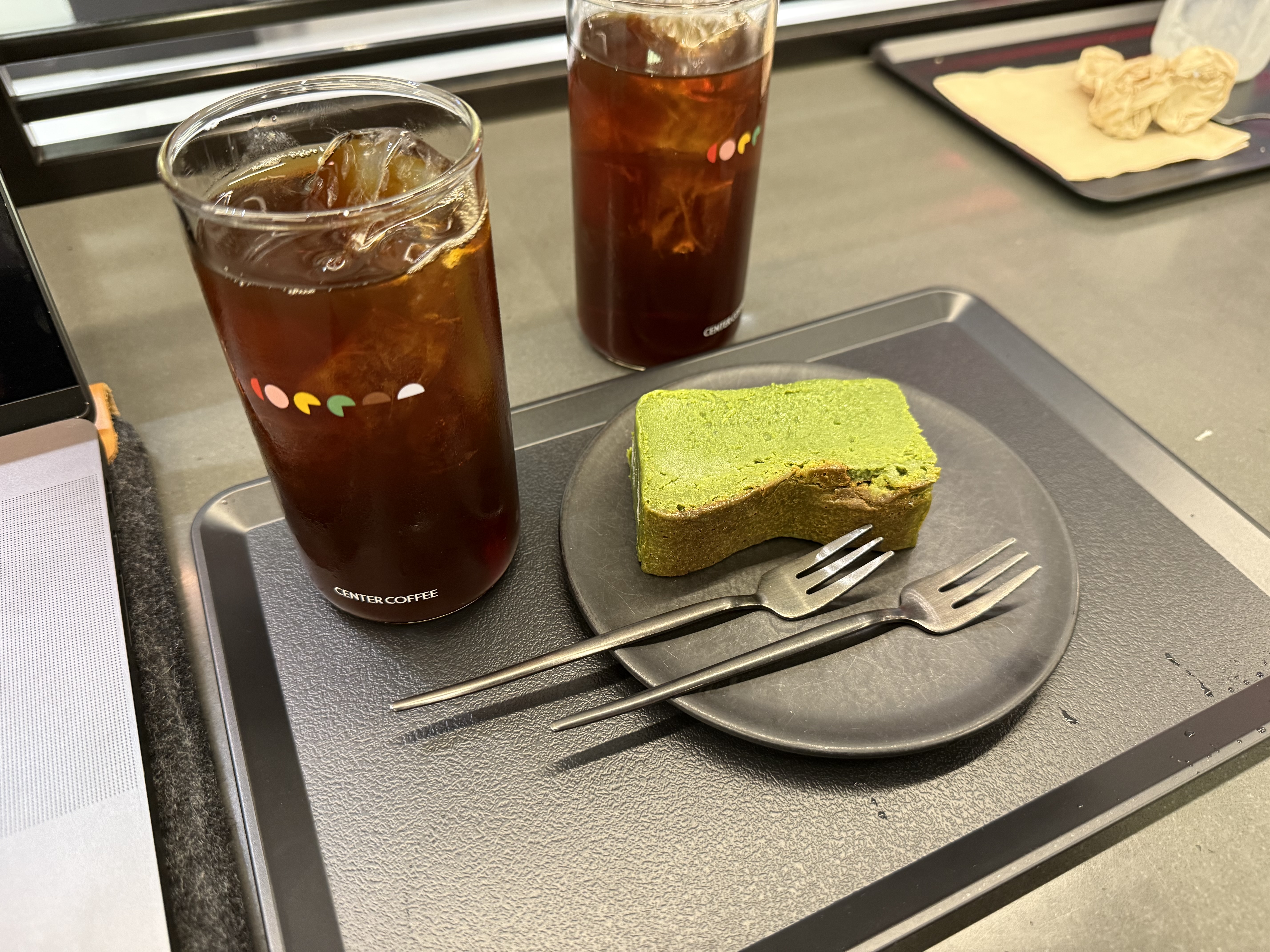 센터커피 게이샤 콜드브루와 말차 테린느