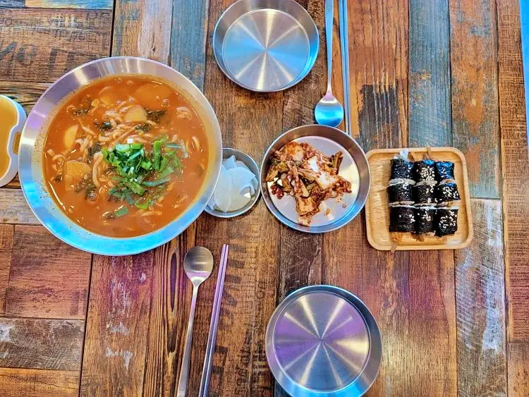 투데이 맛있는 메뉴 더위타파 냉칼국수 맛있는 식당 추천 부산 해운대 달맞이길 맛집