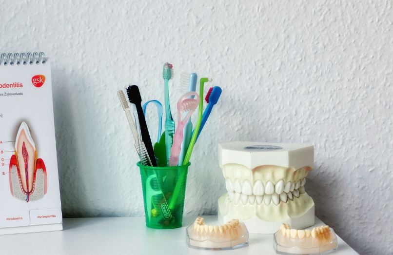 65세이상 노인 의료 혜택: 틀니 임플란트 신청방법