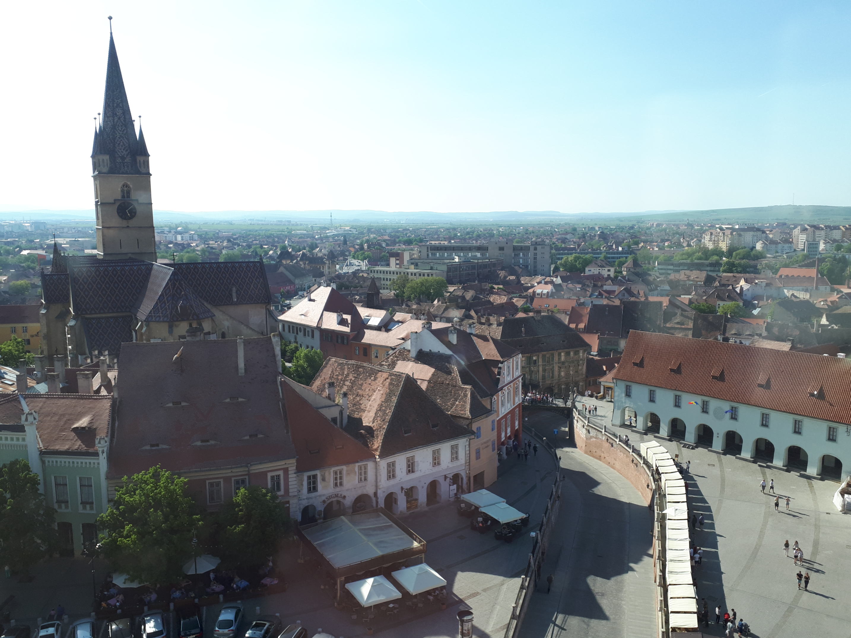 루마니아 시비우 시의회 탑에서 바라본 거짓말의 다리와 시뷰 루터 대성당