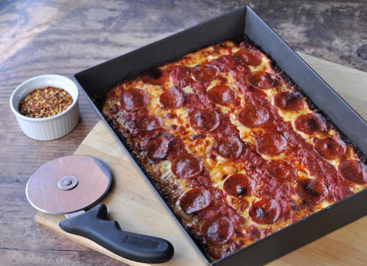 뉴욕피자 vs 세인트루이스피자 재료 차이인가요?