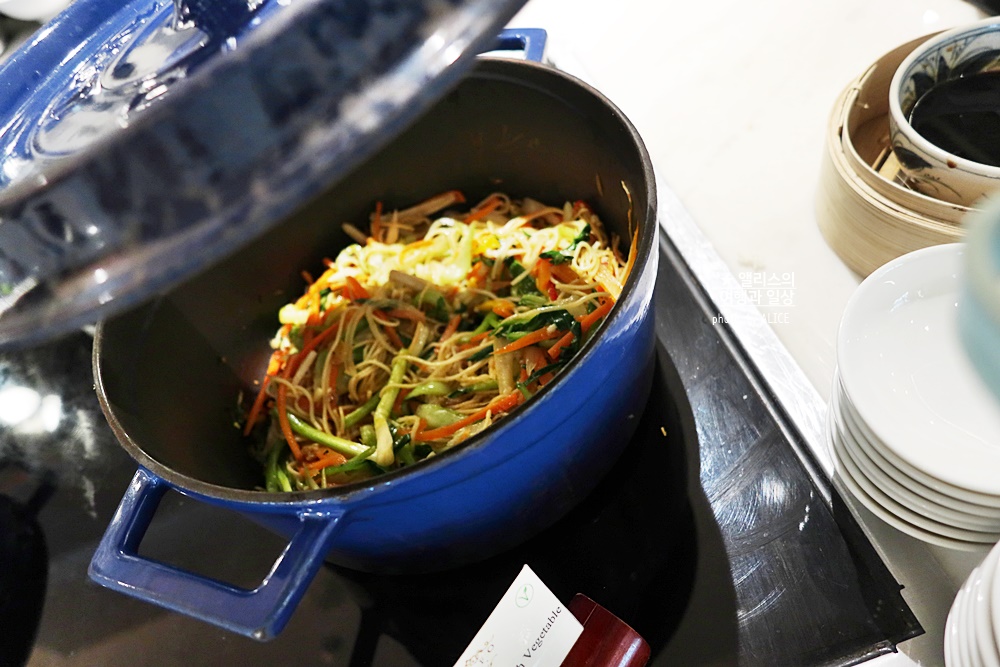 로열 호이안 엠갤러리 호텔 조식 후기 파이포 카페