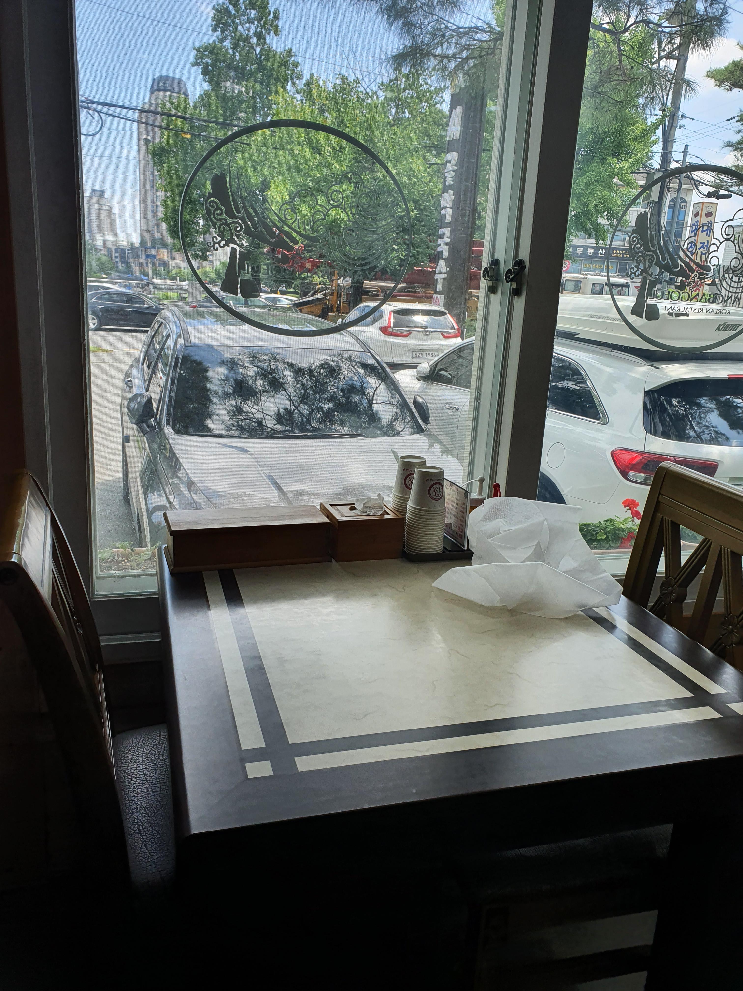 시골막국수 유성점 매장 안