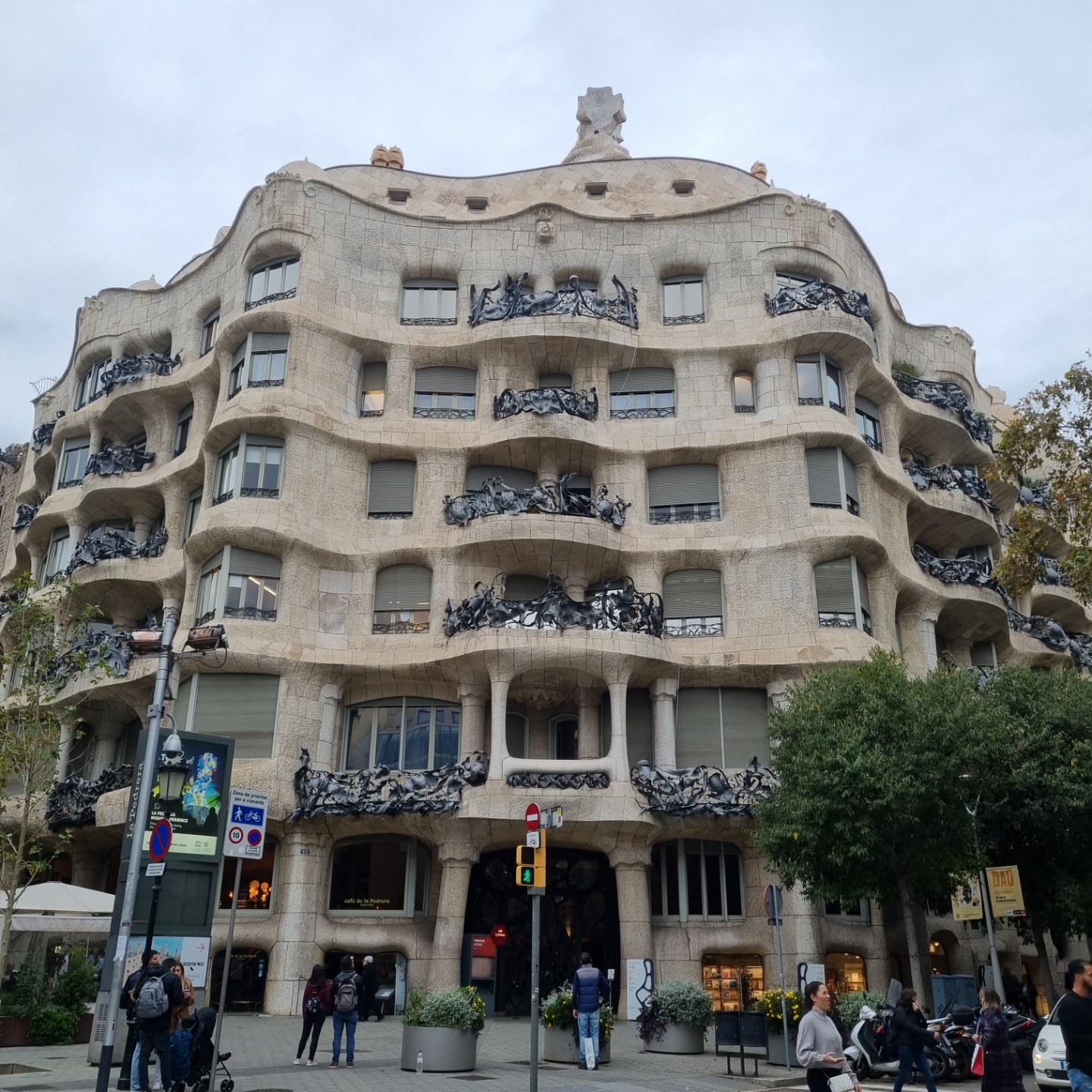 안토니오 가우디의 건축물, 까사밀라