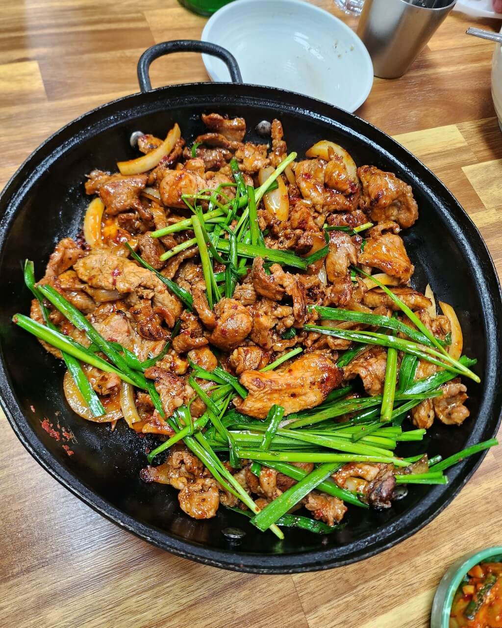 생방송투데이 돼지불백 만원의행복 갓성비밥상 식당 위치 예약방법